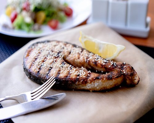 Grilled fish rich in omega-3 nutrients